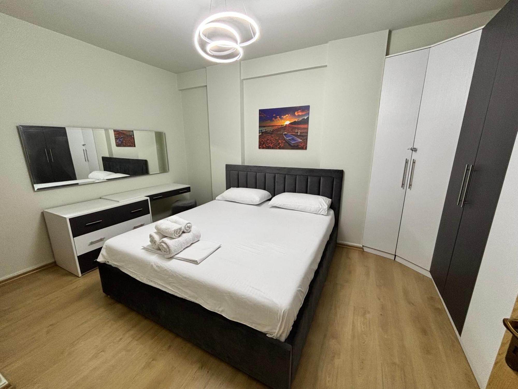 Edi'S Apartament ティラナ エクステリア 写真