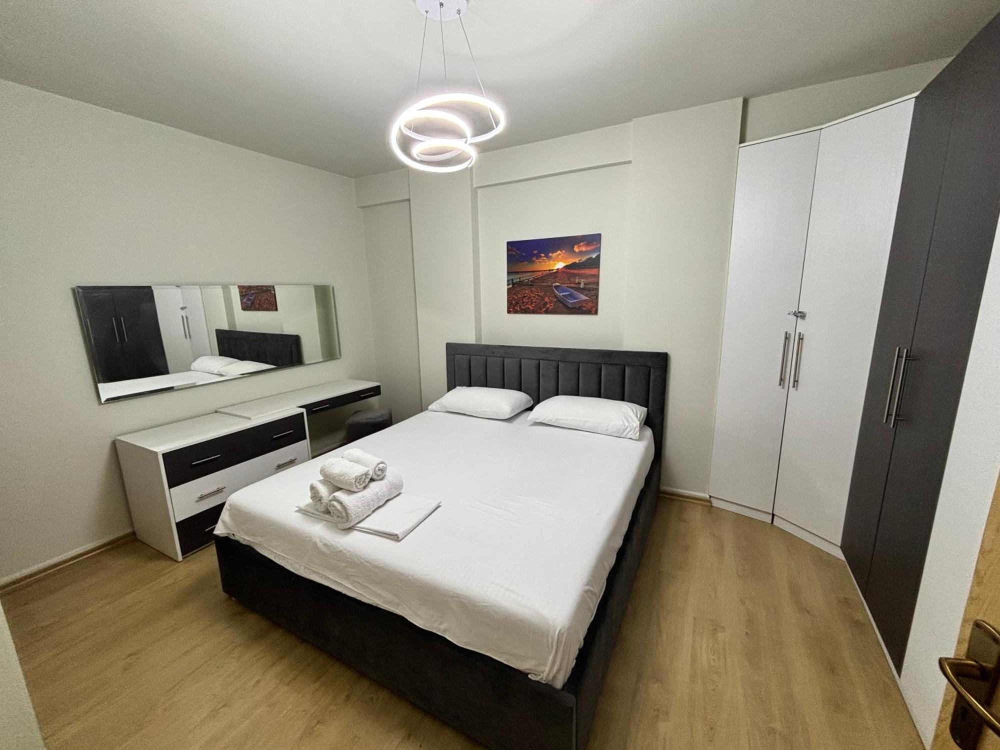 Edi'S Apartament ティラナ エクステリア 写真