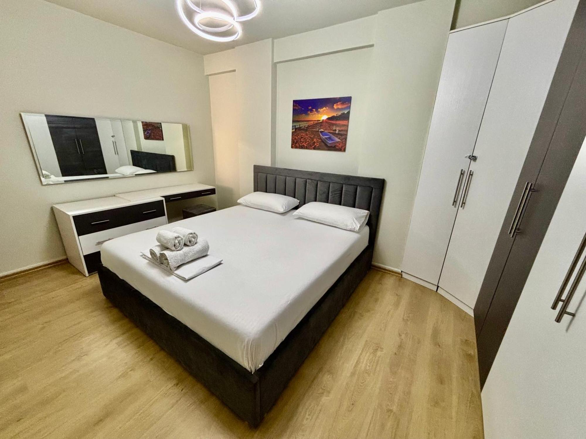 Edi'S Apartament ティラナ エクステリア 写真