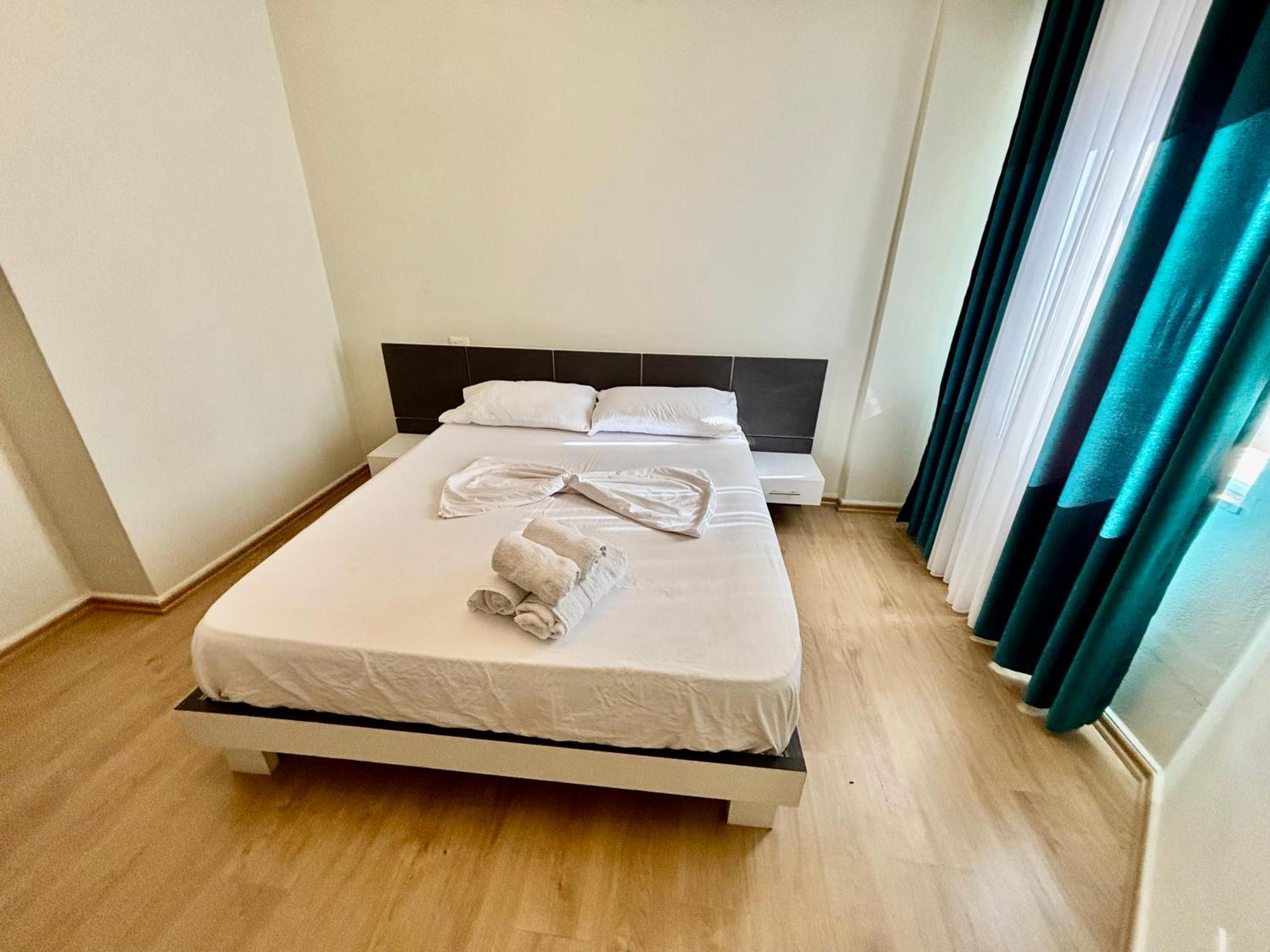 Edi'S Apartament ティラナ エクステリア 写真