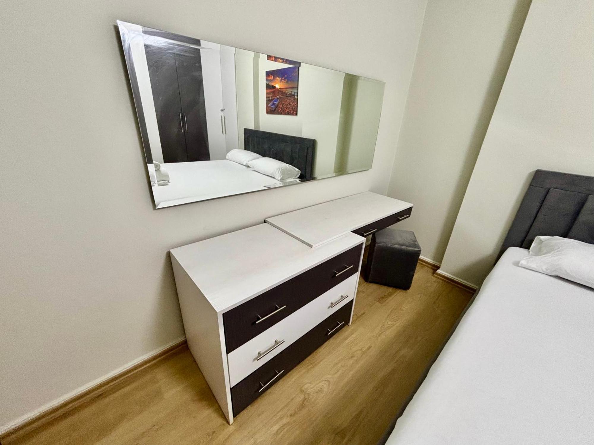 Edi'S Apartament ティラナ エクステリア 写真